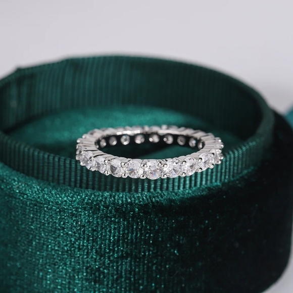 Sliver diamond ring - Picture 2 of 4